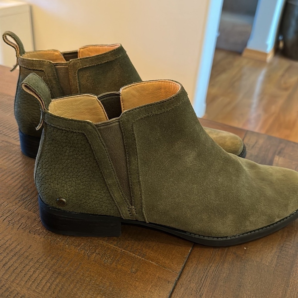 Olive green UGG McClaire Ankle Boots SIZE 11